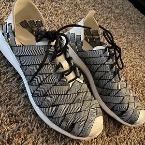 Nike Juvenate Woven Premium
Black Sail White (W) Size 8